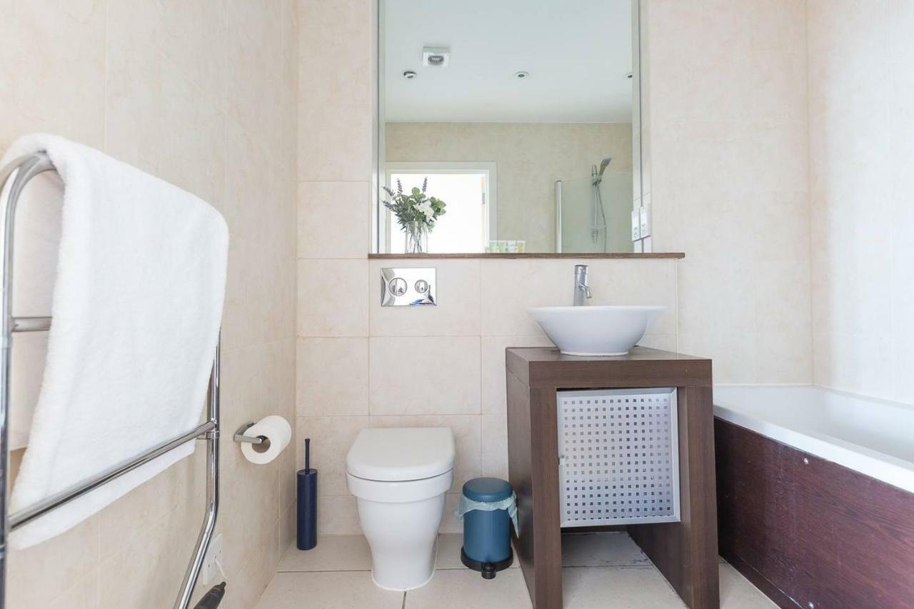 Lejlighed Modern 1 Bedroom In E1 With Great Views *