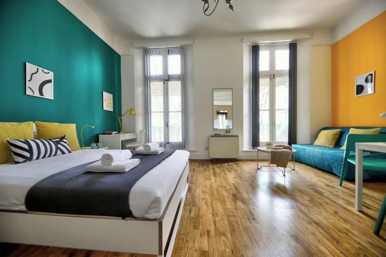 Bayswater Apartments *