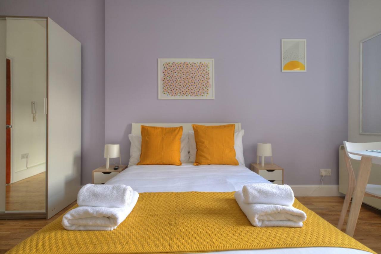 Bayswater Apartments *