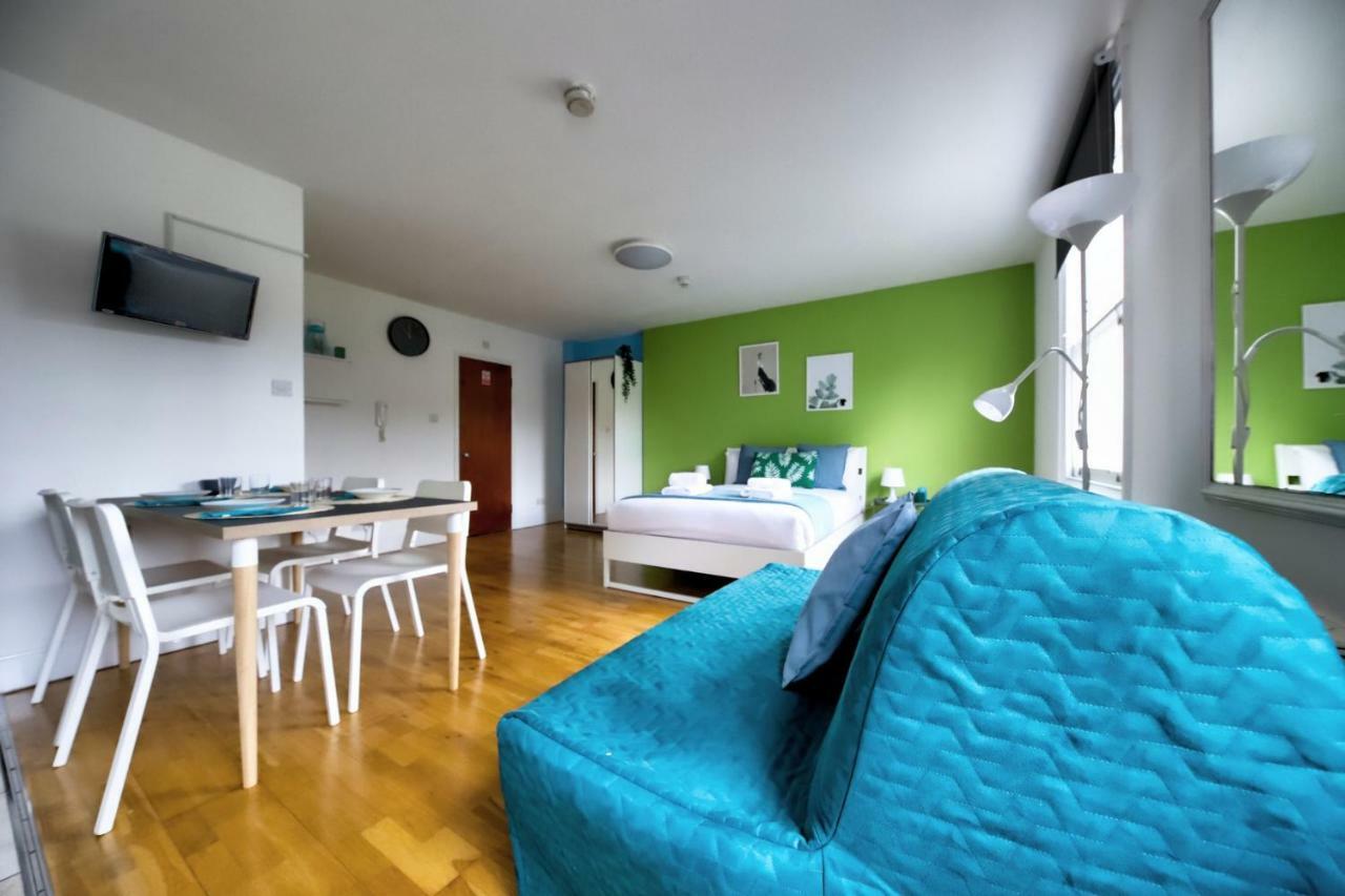 Bayswater Apartments *