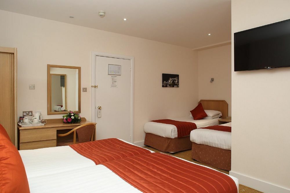 Hotel Phoenix London