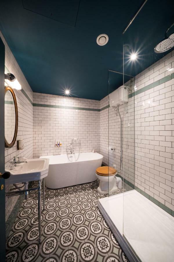 Aragon House 2* London