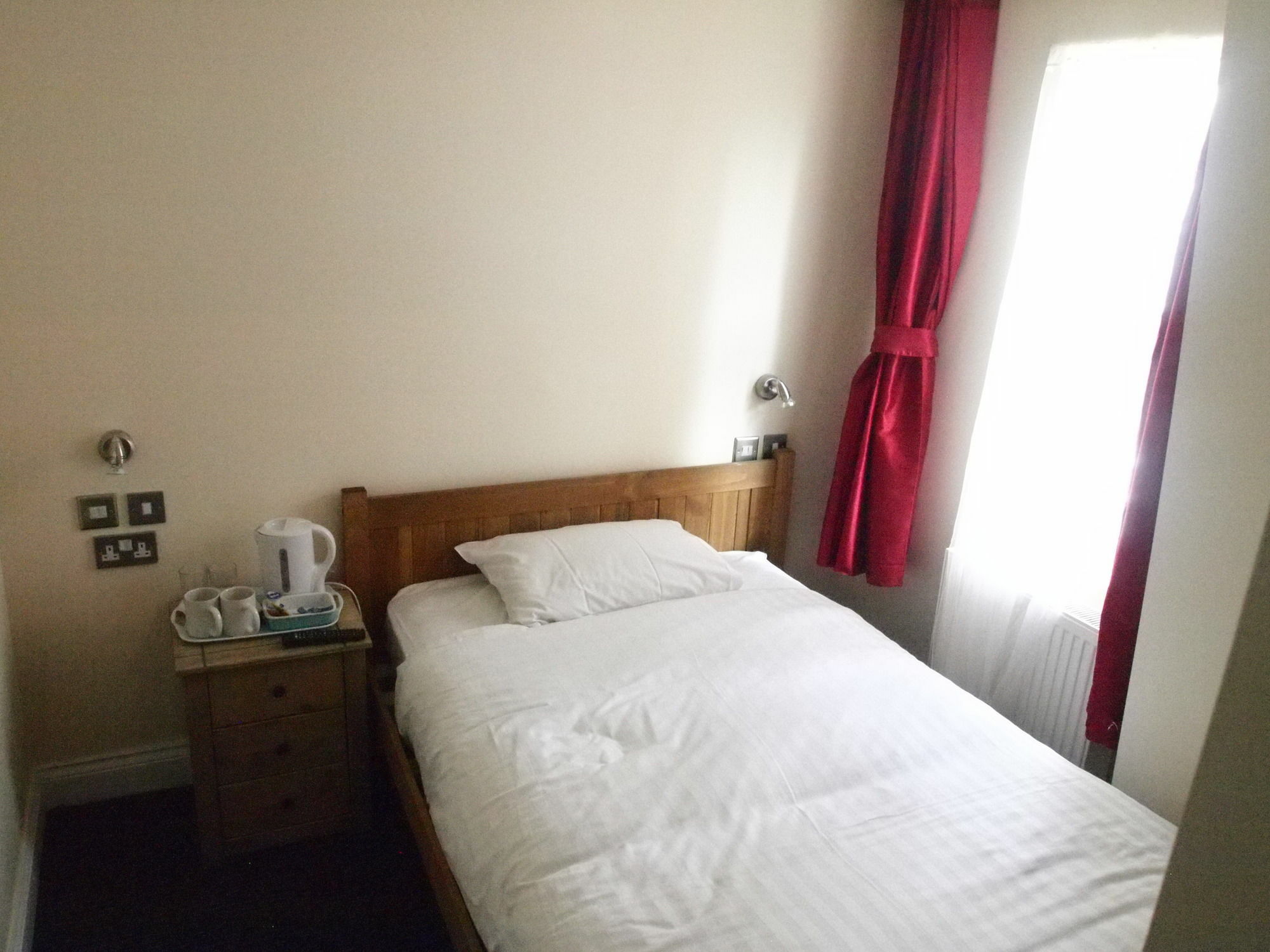 Hotel Earls Court Garden 2*
