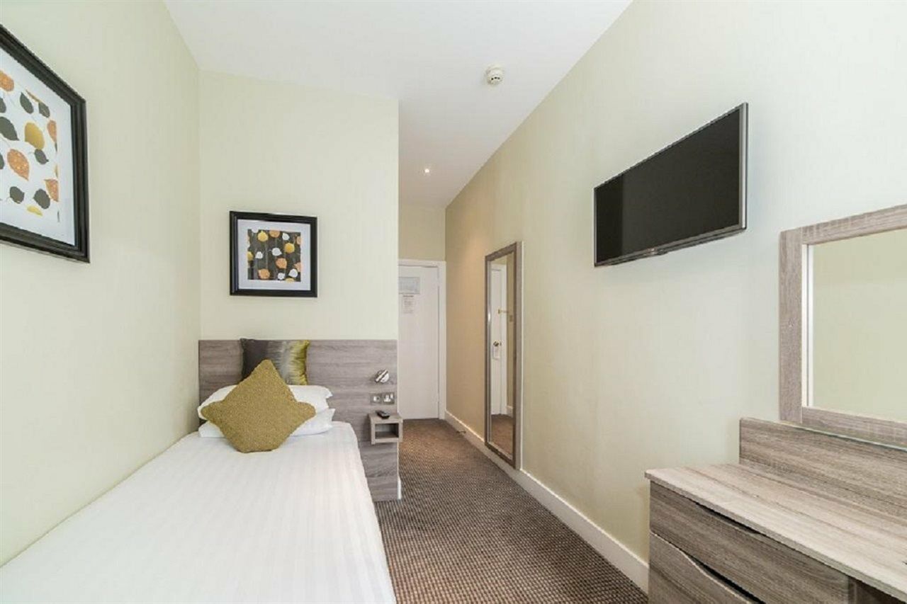 Phoenix Hotel 4*