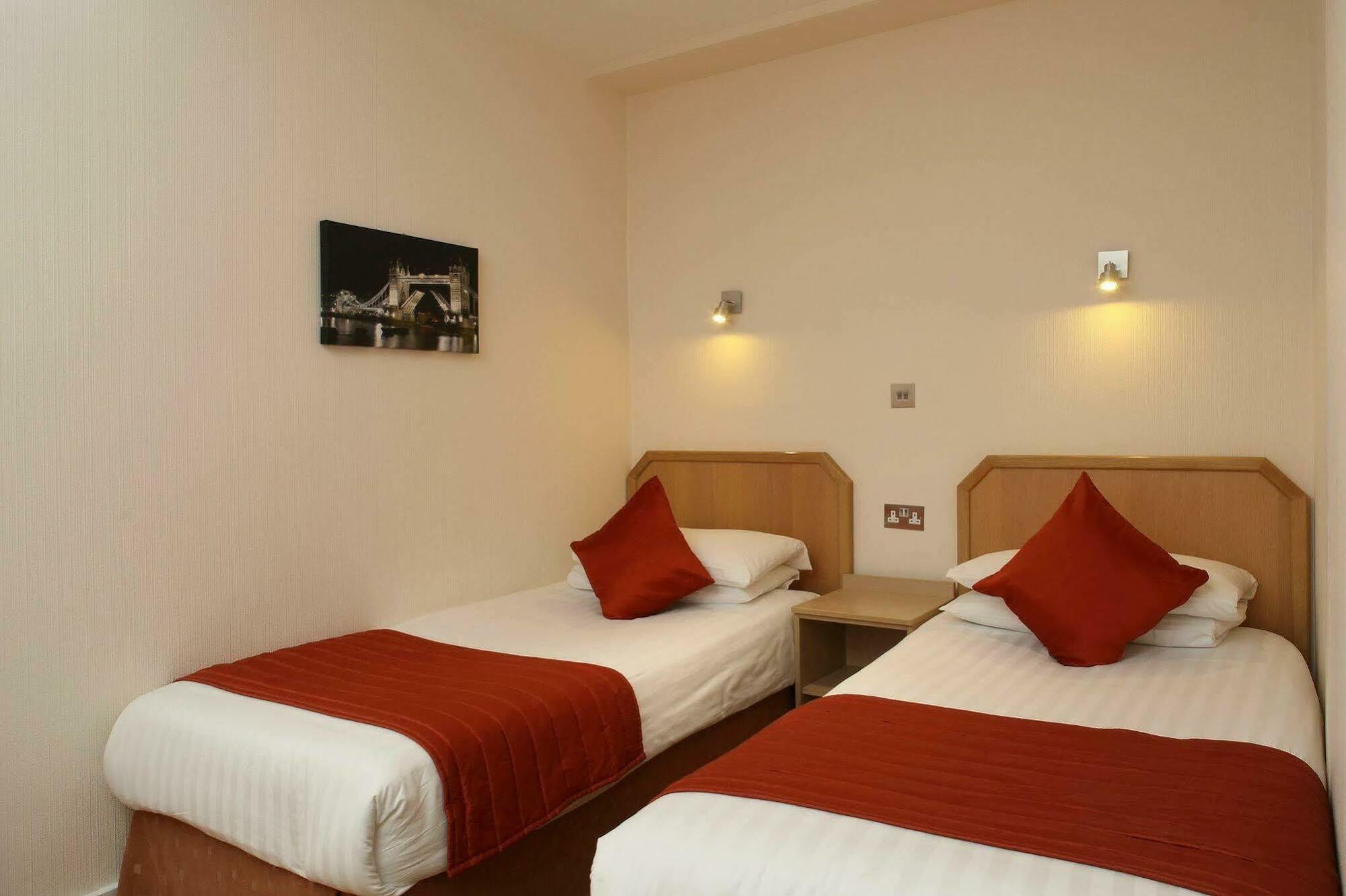 Hotel Phoenix London