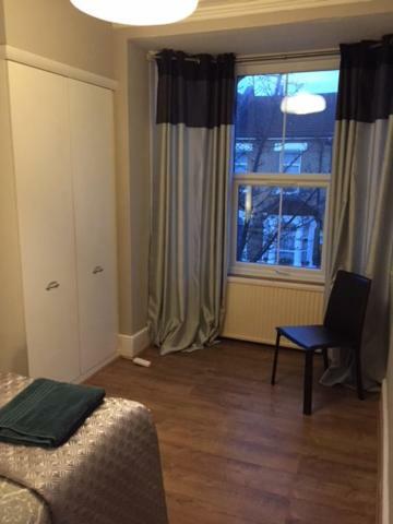 Perfect 2 Bedroom Flat Shepherds Bush W12 Lägenhet *