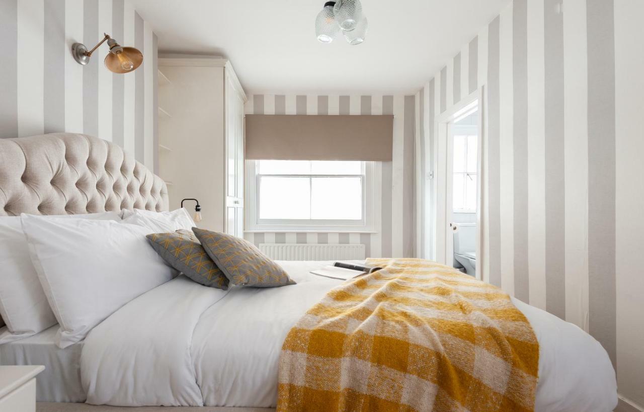 The South Kensington Mews - Lovely 5bdr * Londra