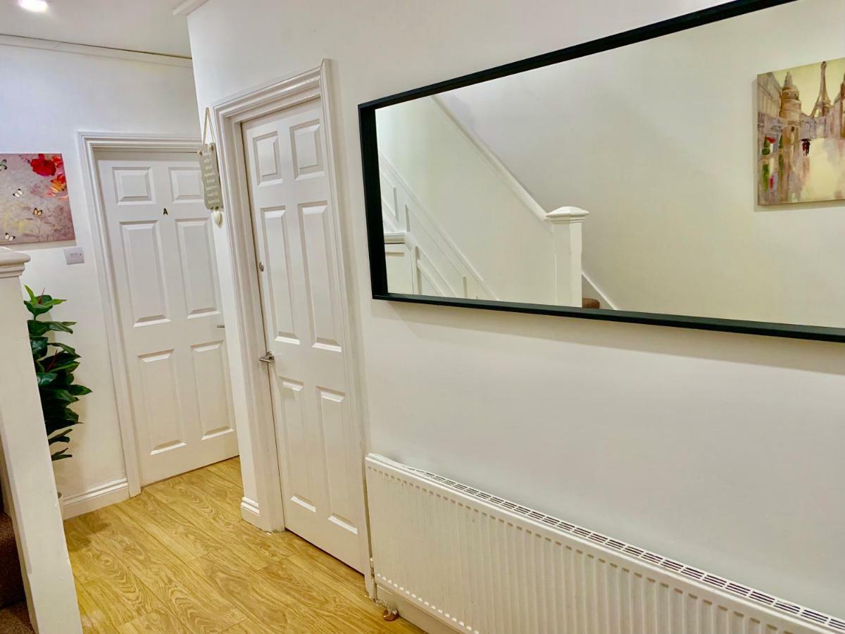 Appartement 2 Bedroom Apartment, Kitchen, Reception&private Garden *