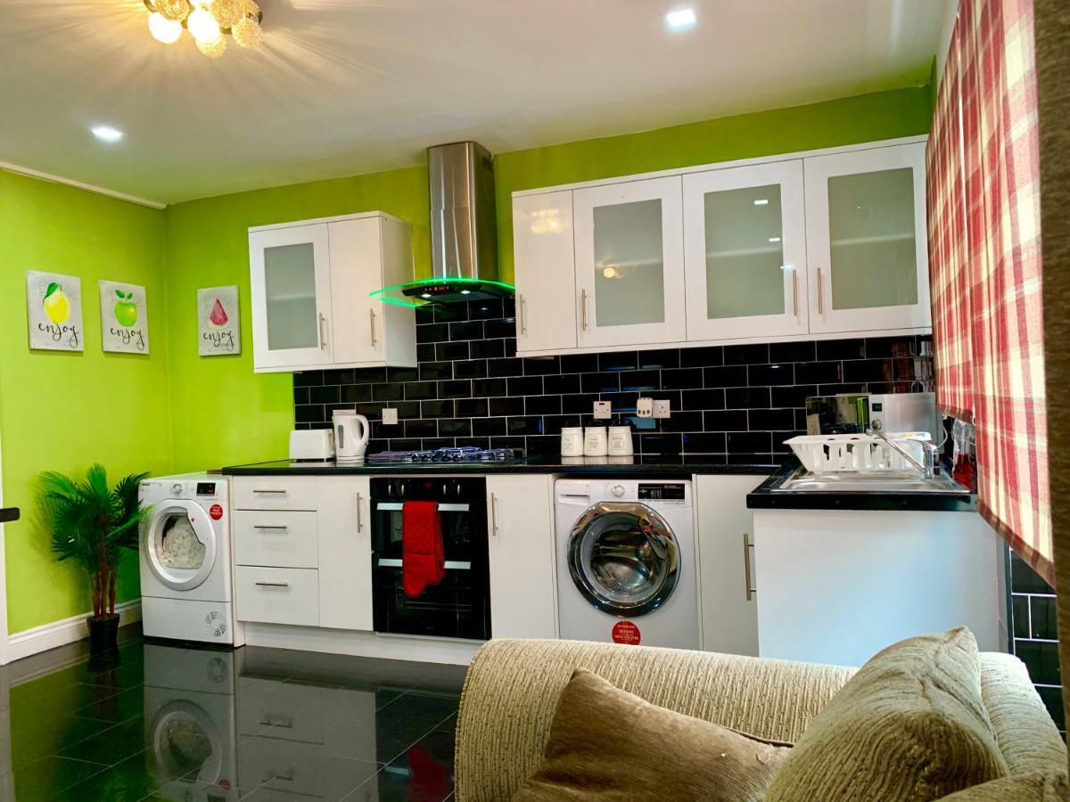 Appartement 2 Bedroom Apartment, Kitchen, Reception&private Garden