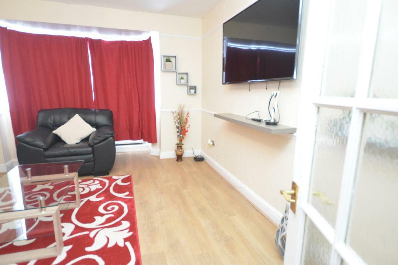 Four Bedroom Townhouse 12 Minutes Walk To Excel Exhibition Centre Feriehus