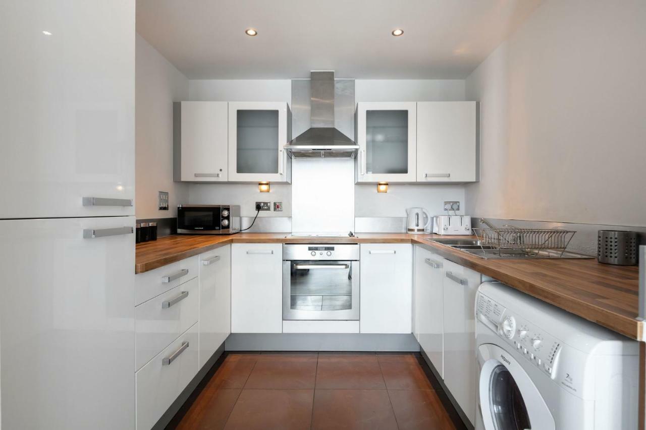 Luxury With River View, Gym And Parking Leilighet London