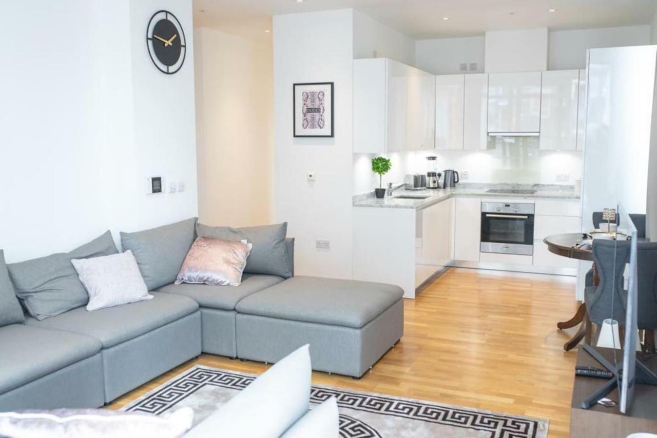 Apartment Top Floor Luxury And Spacious 2 Bedroom In Stratford *