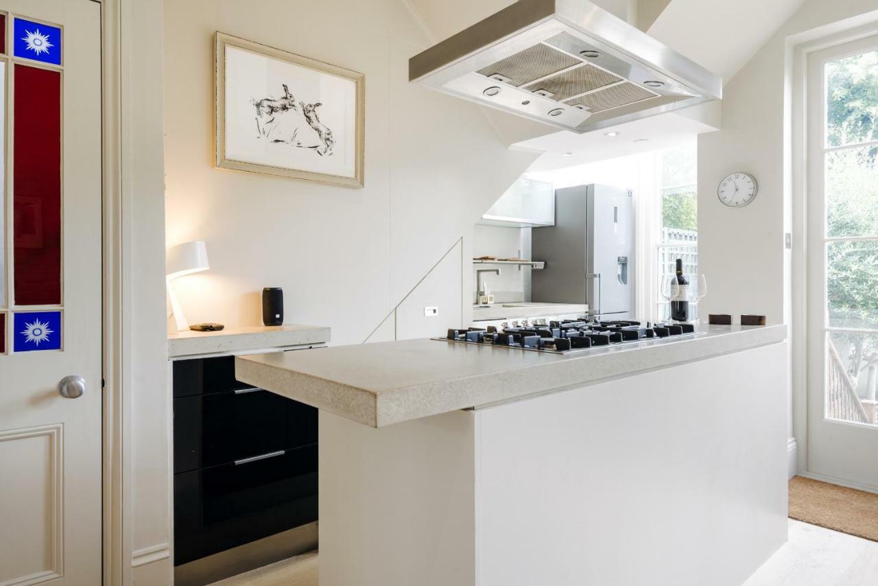 Chic Wandsworth With Patio By Underthedoormat Feriehus