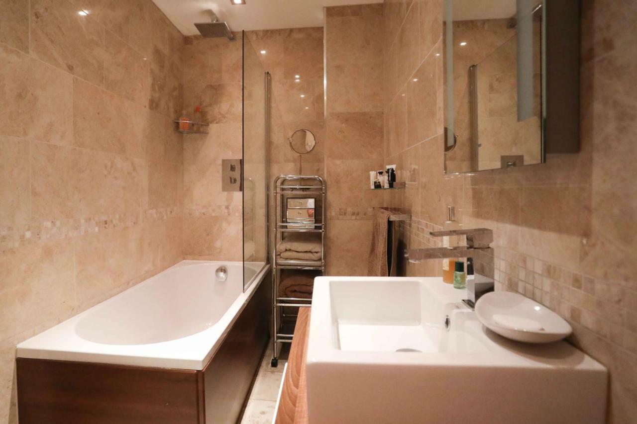 Lovely 2 Bed Garden Flat Warren Street Londra