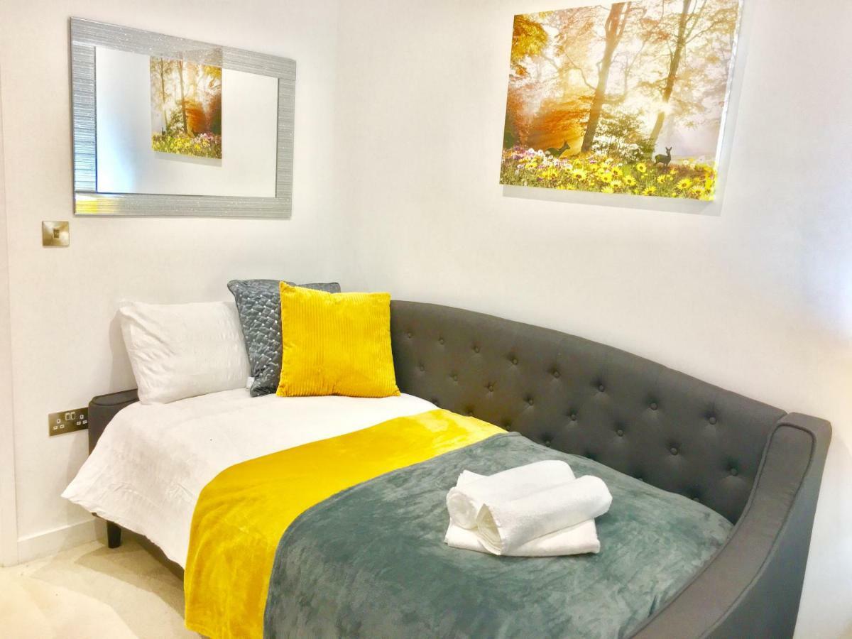 Excel 2 Bedrooms River View Londres