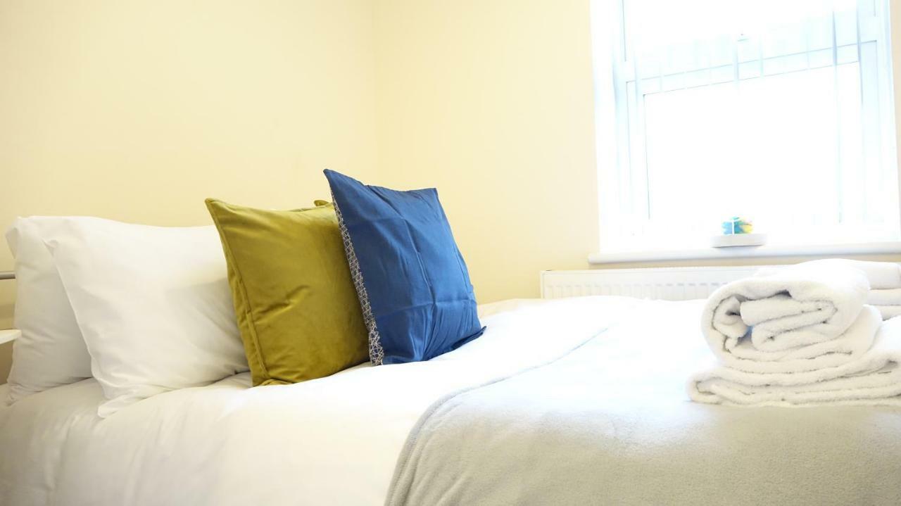 Heathrow Ensuite Rooms- Auto Check In * Stanwell