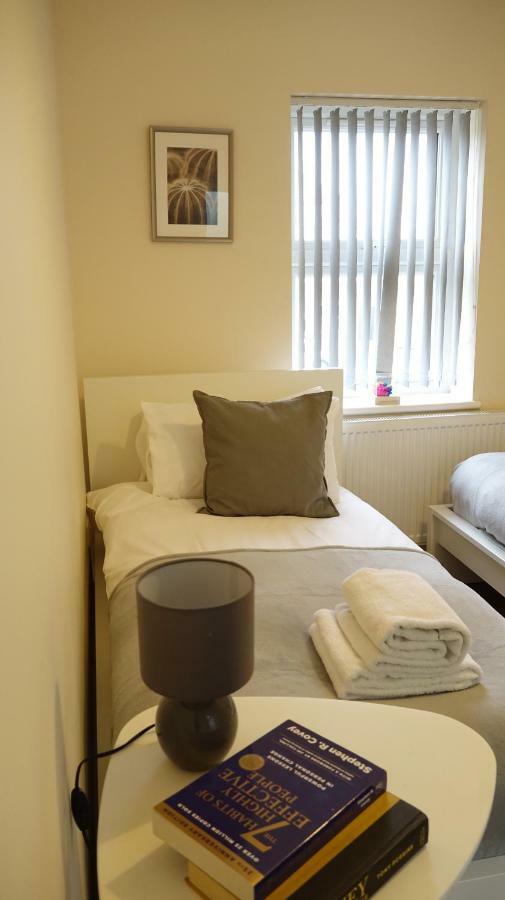 Heathrow Ensuite Rooms- Auto Check In *