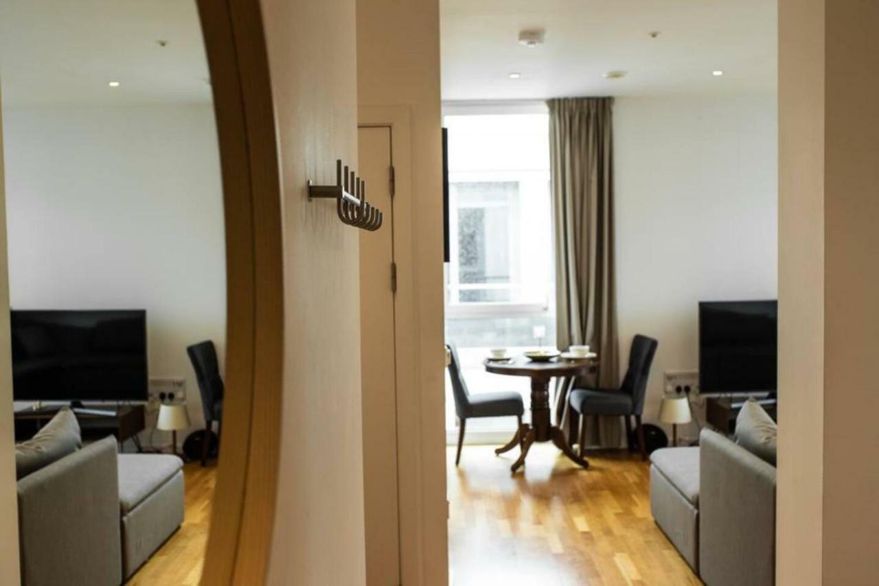 Top Floor Luxury And Spacious 2 Bedroom In Stratford Apartment