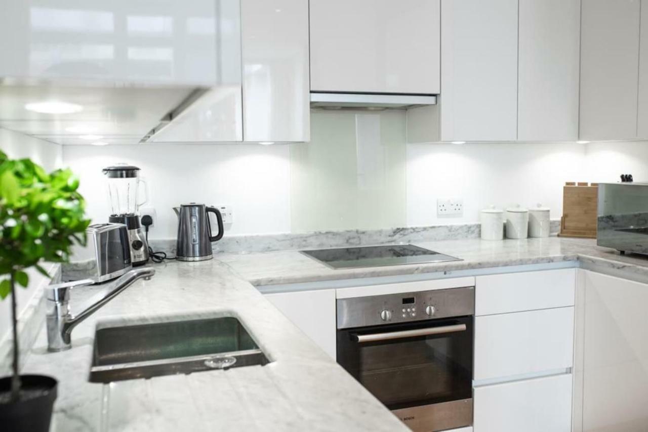Top Floor Luxury And Spacious 2 Bedroom In Stratford