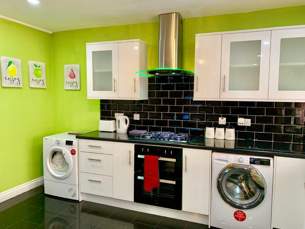 2 Bedroom Apartment, Kitchen, Reception&private Garden * Londen