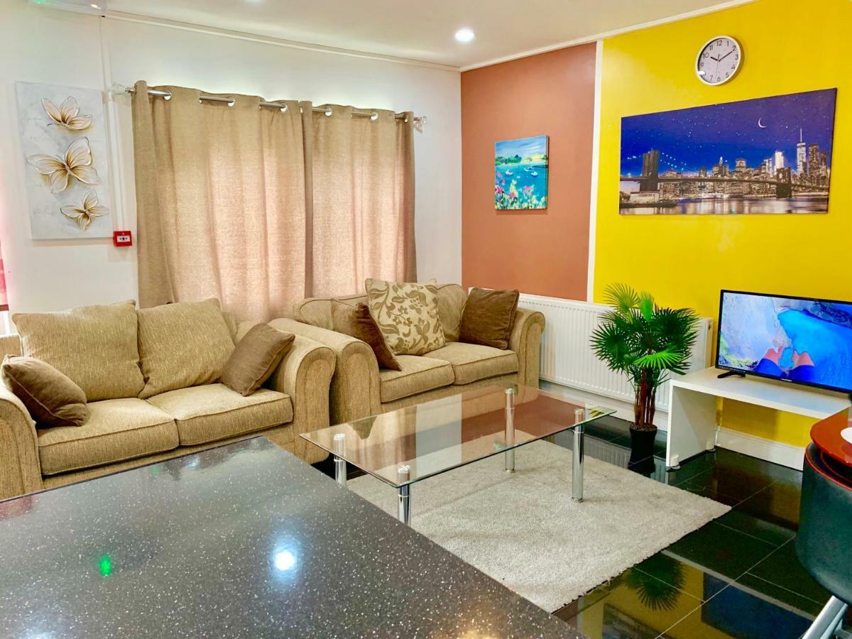 2 Bedroom Apartment, Kitchen, Reception&private Garden * Londen