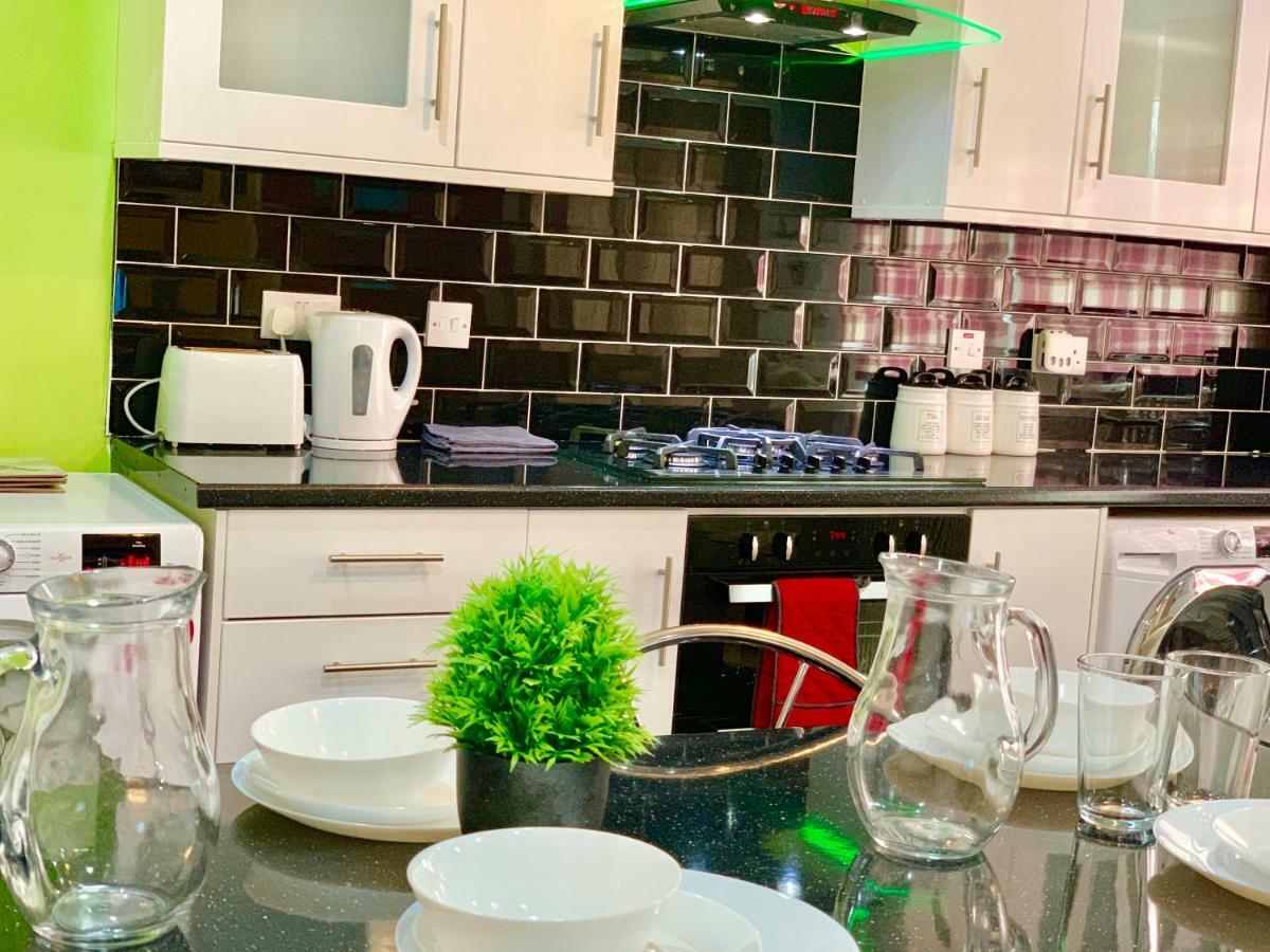 2 Bedroom Apartment, Kitchen, Reception&private Garden Appartement