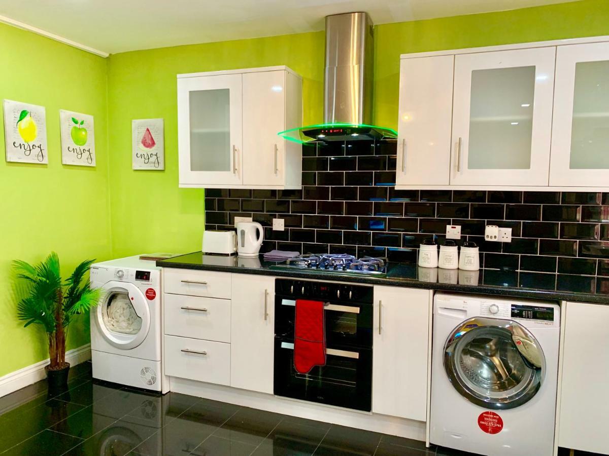 2 Bedroom Apartment, Kitchen, Reception&private Garden Appartement *