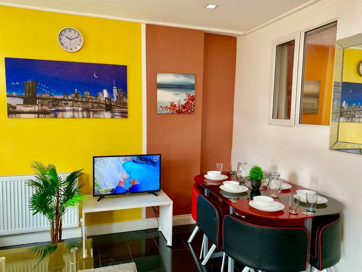 2 Bedroom Apartment, Kitchen, Reception&private Garden Appartement *