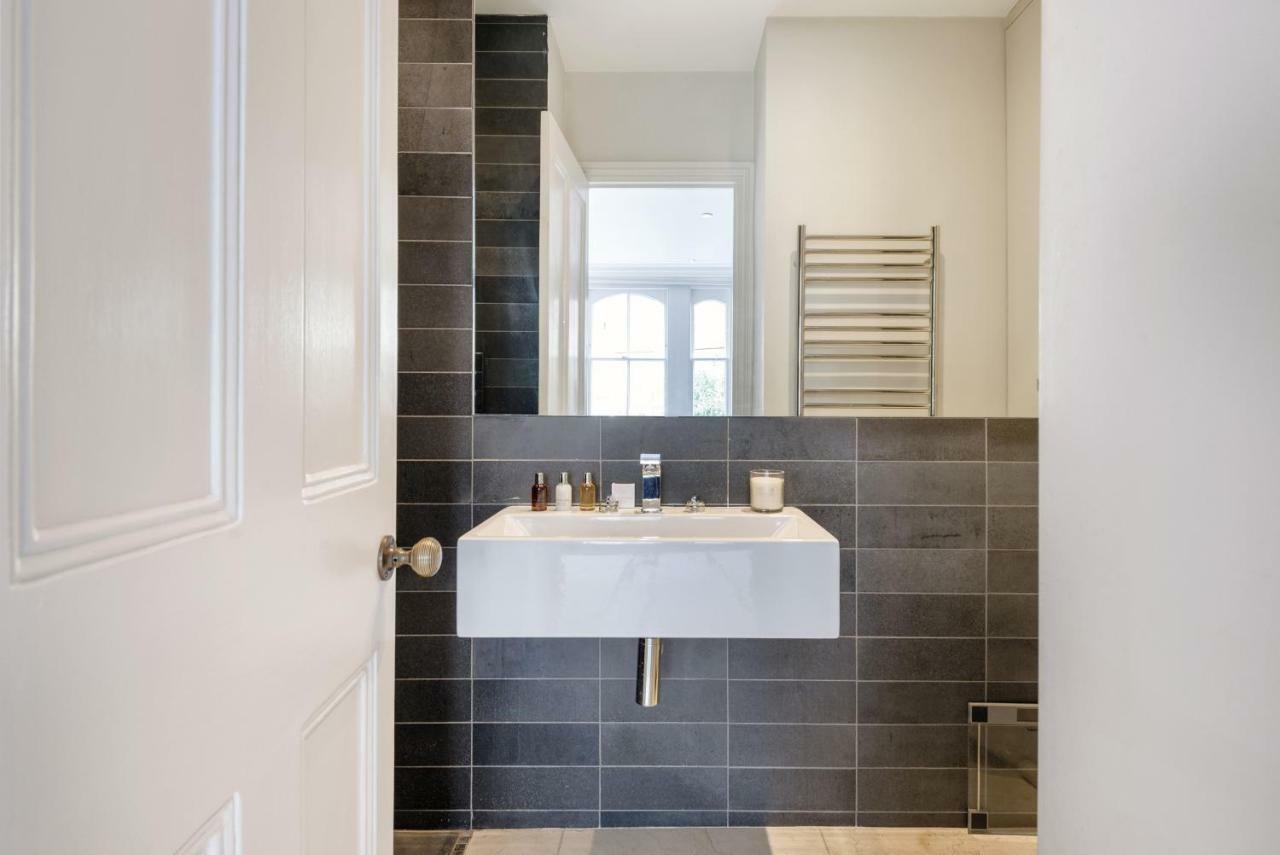 Chic Wandsworth With Patio By Underthedoormat Feriehus London