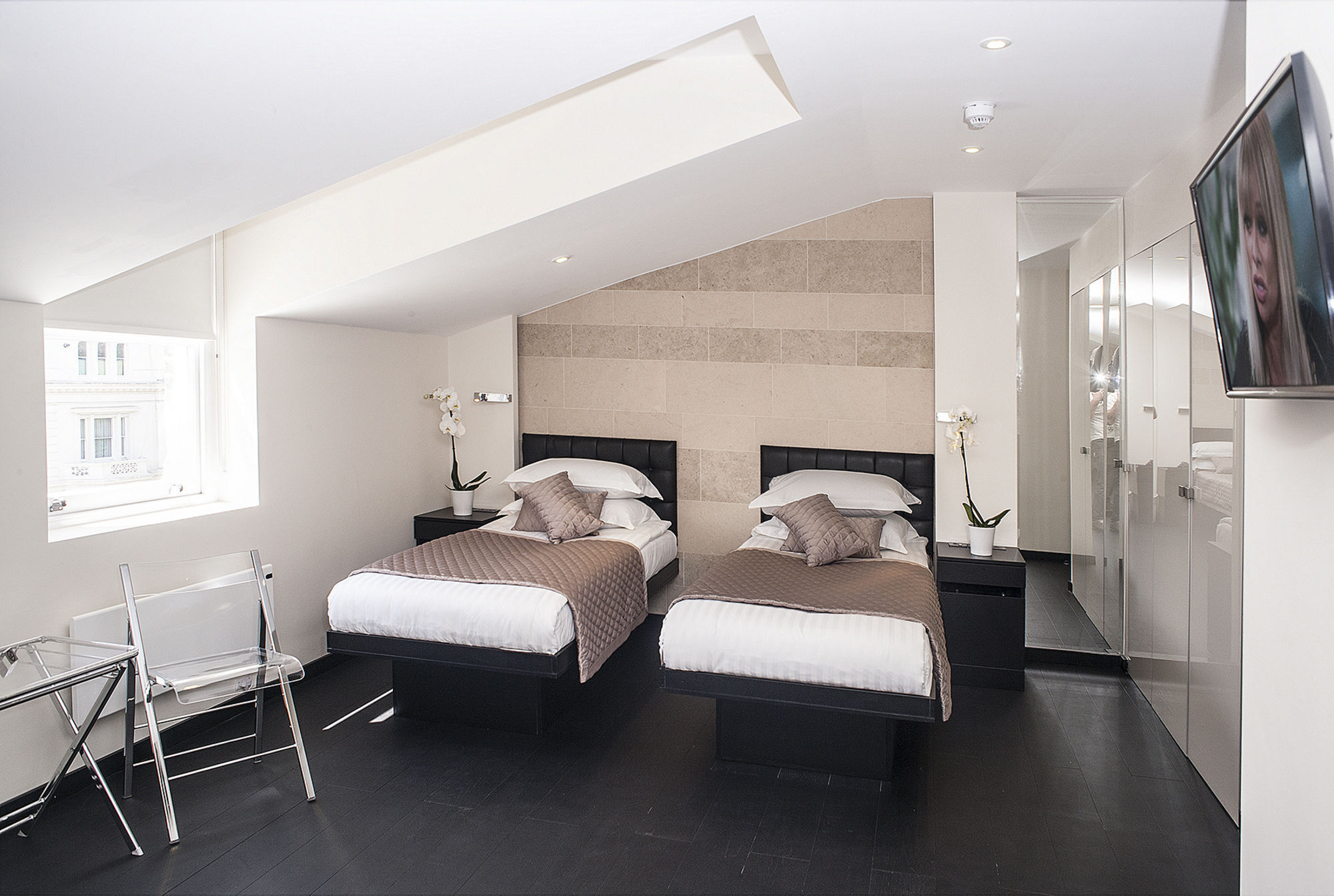 Aparthotel Nox Kensington 4*
