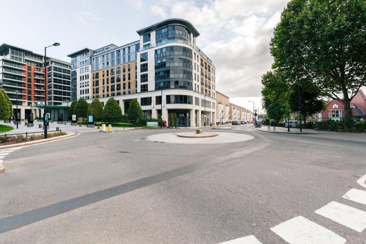 Chelsea / Imperial Wharf - Bright, Modern, Sunset View London