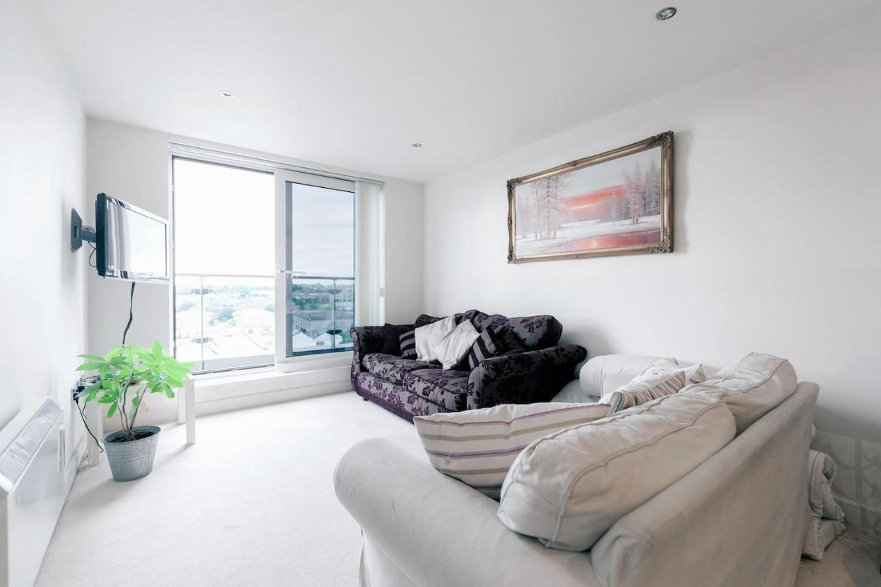 Chelsea / Imperial Wharf - Bright, Modern, Sunset View London