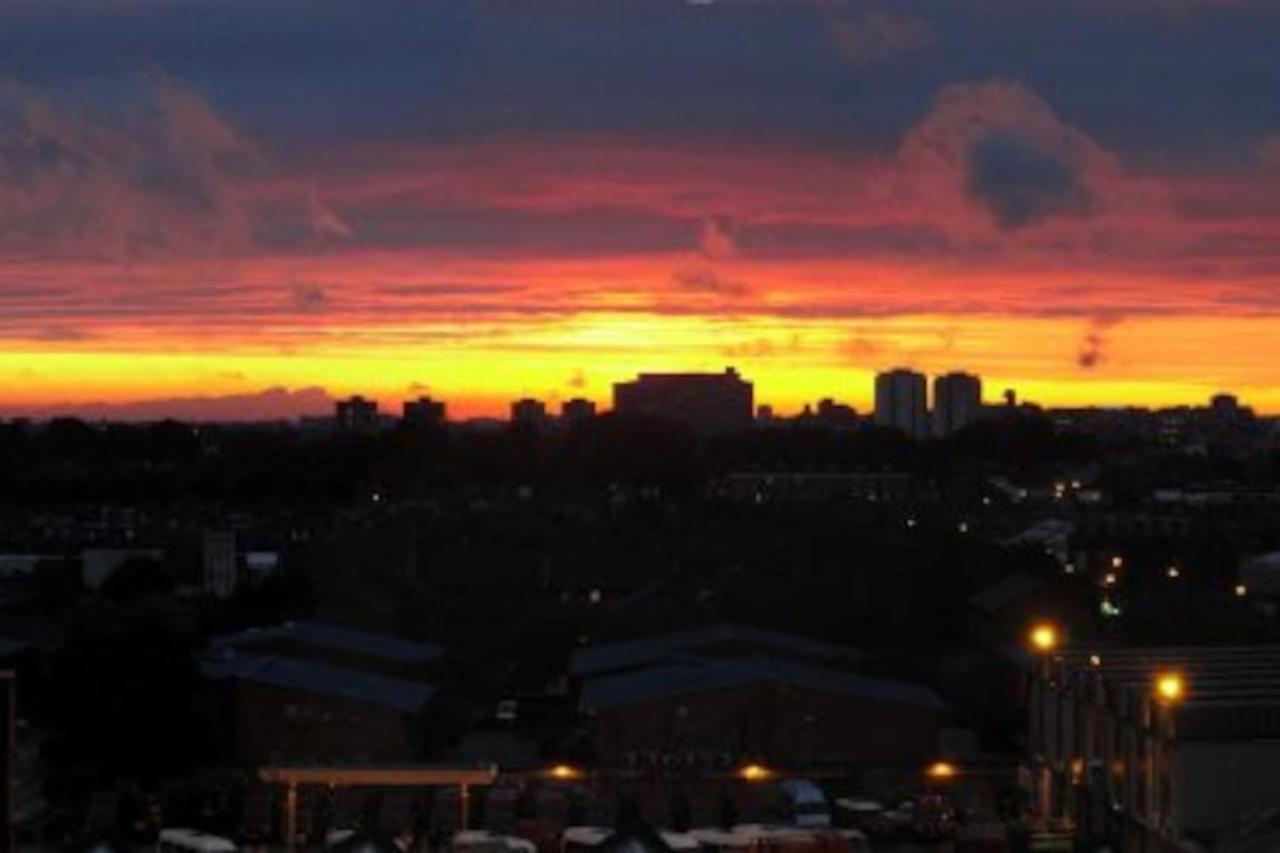 Leilighet Chelsea / Imperial Wharf - Bright, Modern, Sunset View *