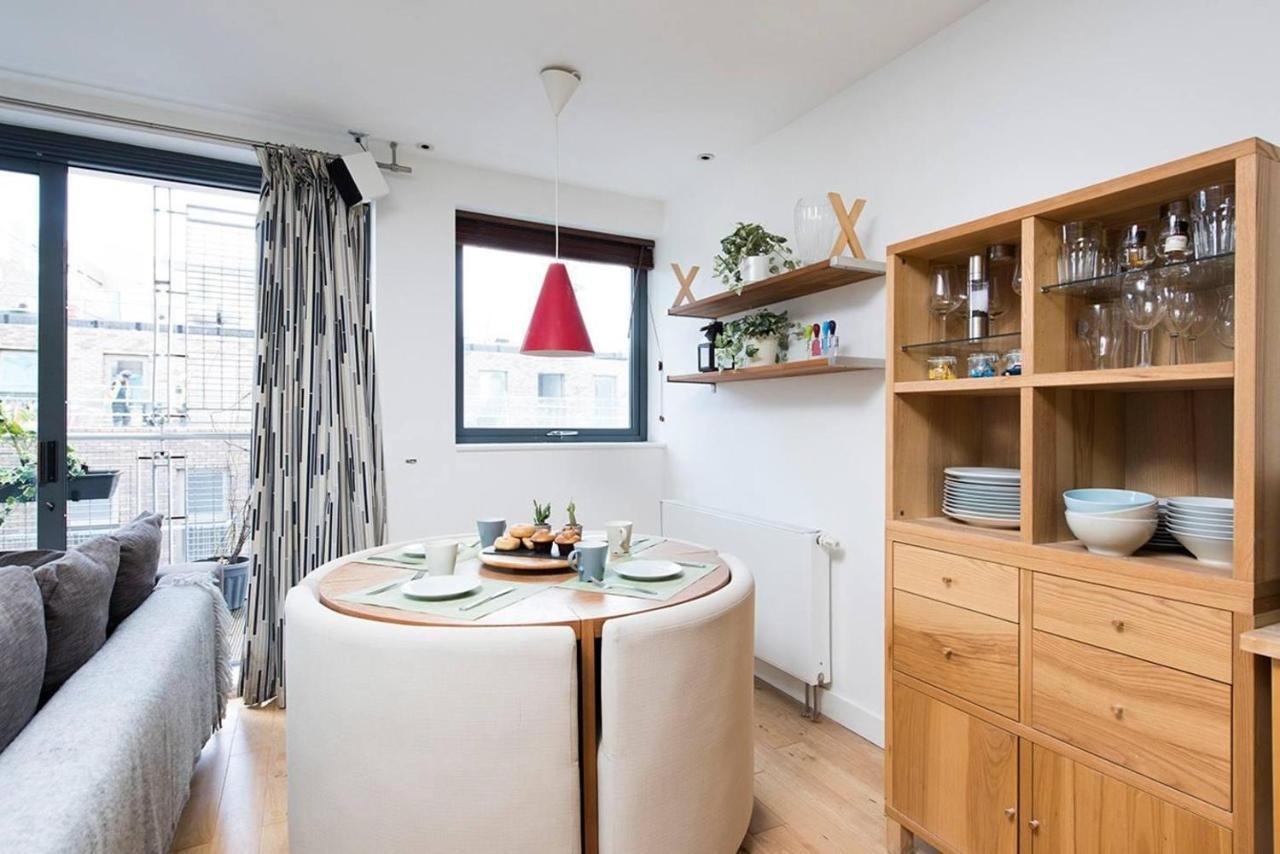 Stylish 2 Bedroom Flat With Balcony In Apartment *