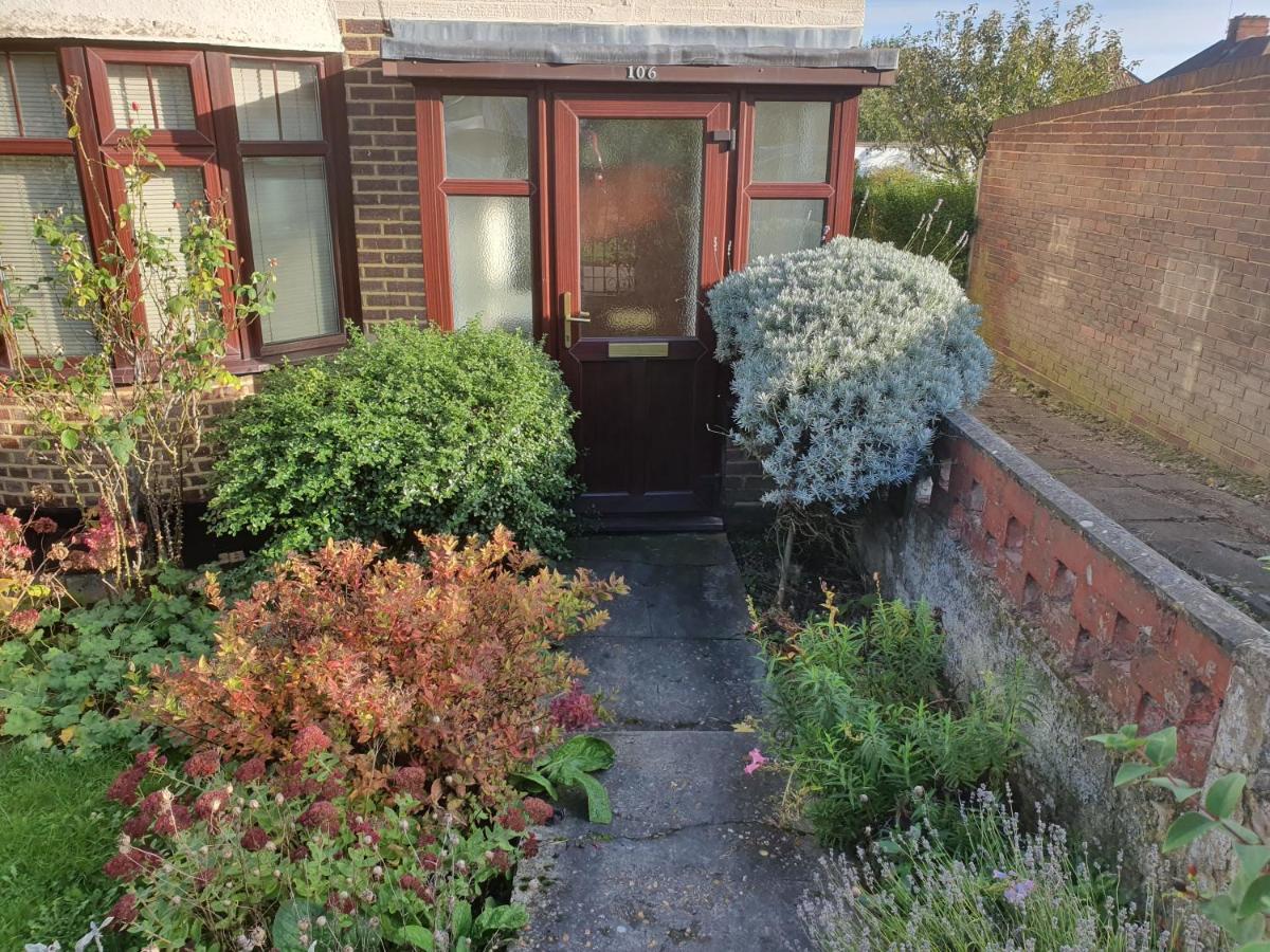 Semesterbostad Elegant House 10 Minutes Walk To Wembley Stadium London