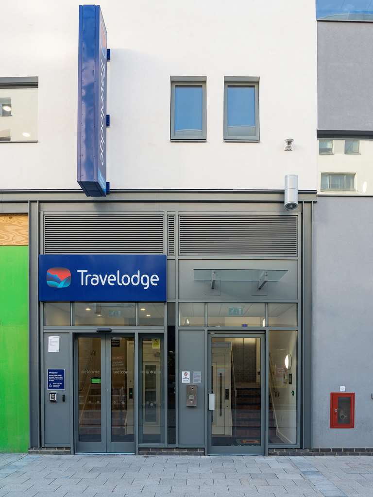 Hotel Travelodge Wembley High Road 2*