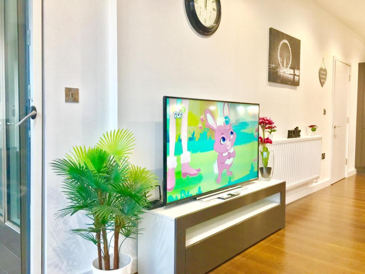 Excel 2 Bedrooms River View * Londres
