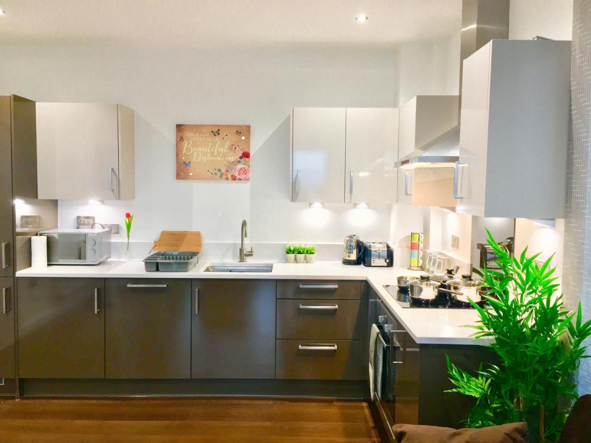 Excel 2 Bedrooms River View * Londres