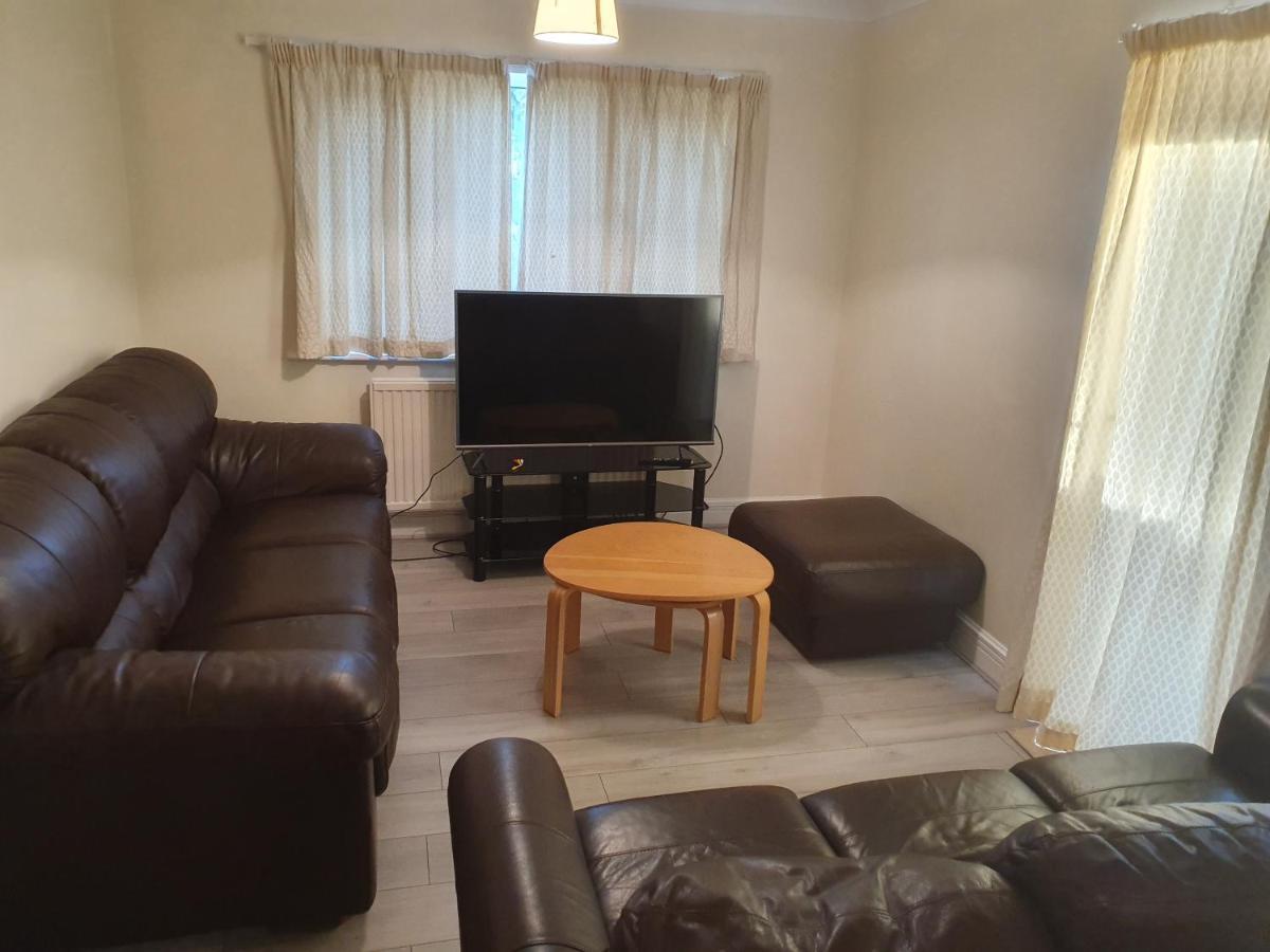 Semesterbostad Elegant House 10 Minutes Walk To Wembley Stadium *