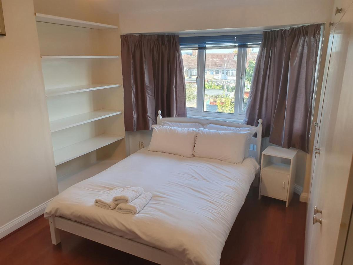 Semesterbostad Elegant House 10 Minutes Walk To Wembley Stadium *