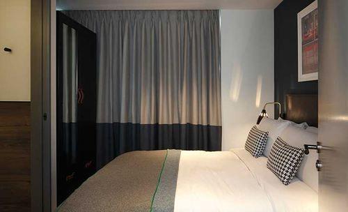 South Point 4* London