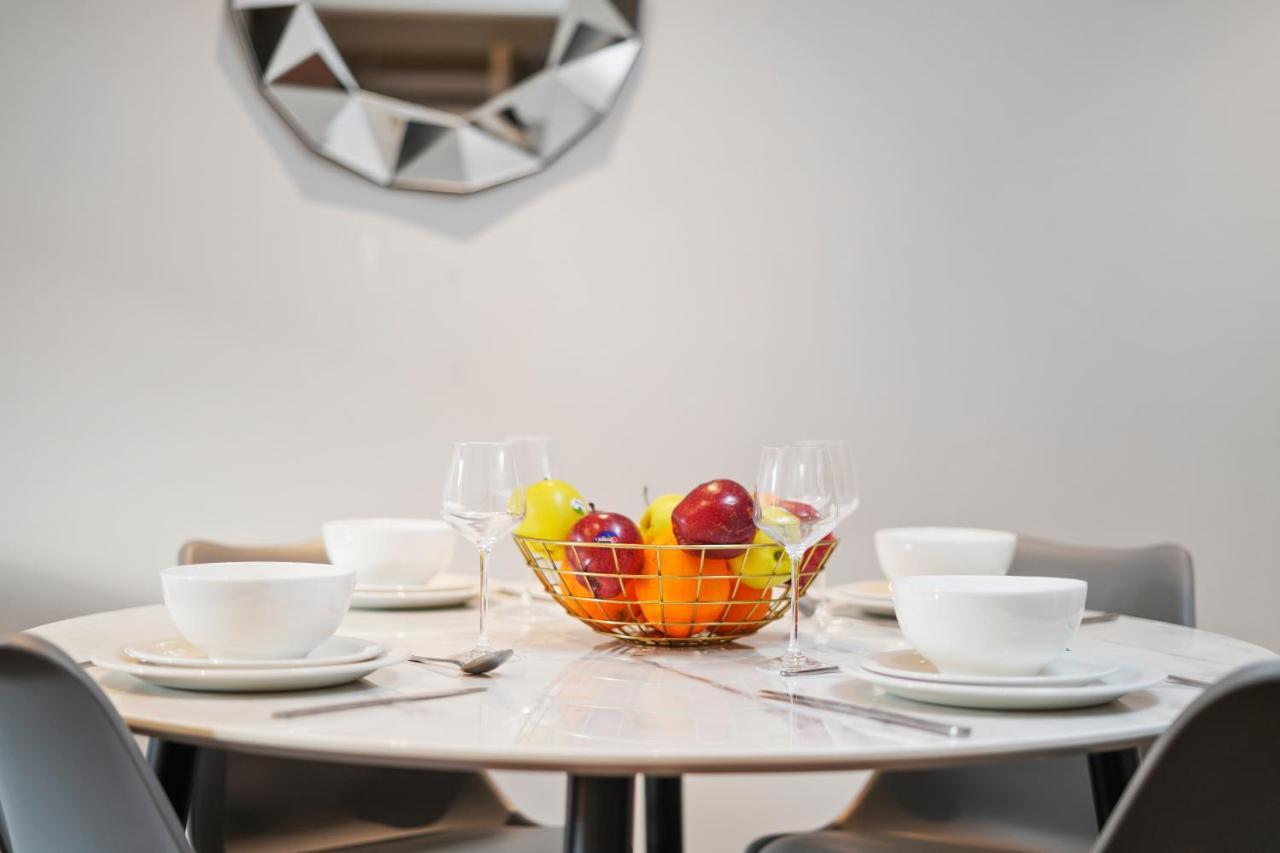 2 Bed Lux Near Free Wifi By Aparts Appartement Londen