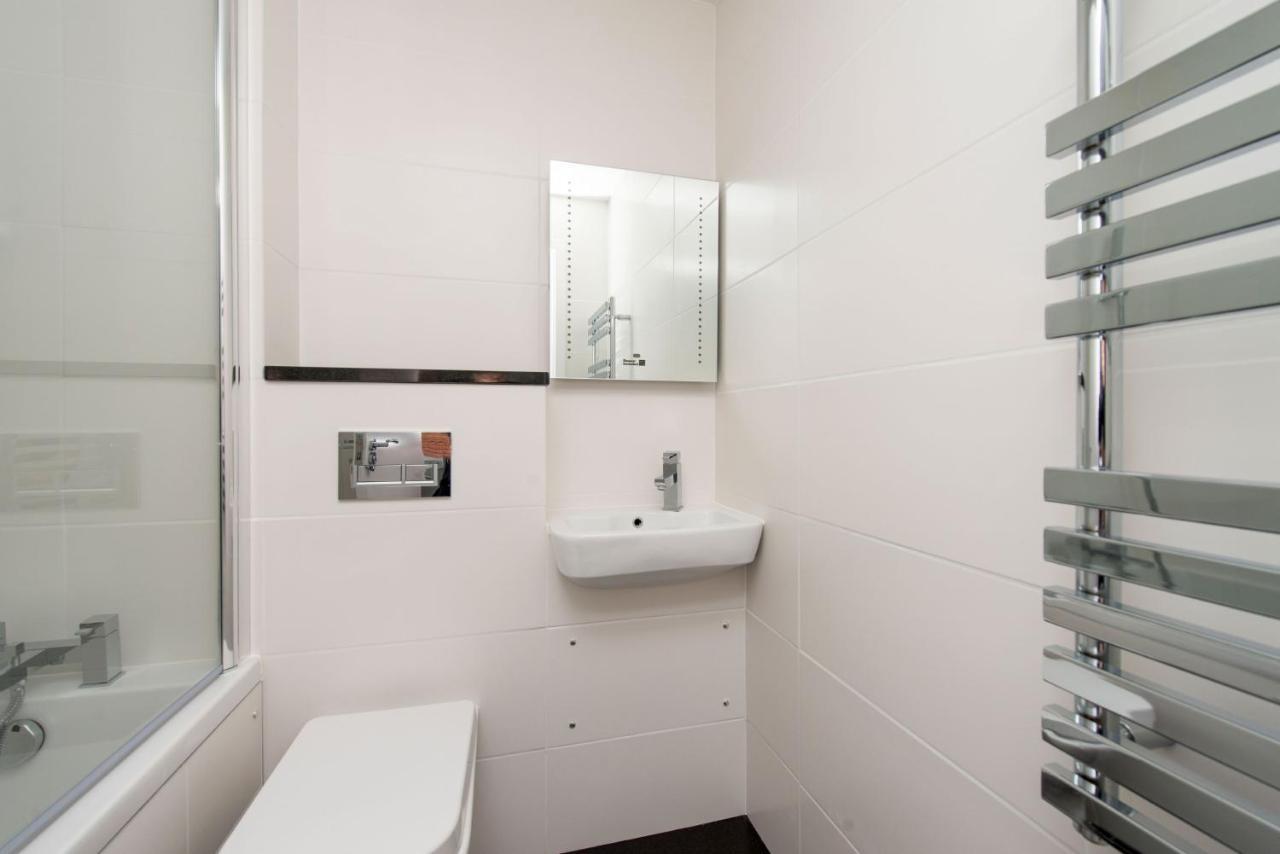 Mulberry Flat 6 - Two Bedroom 3rd Floor By Living London