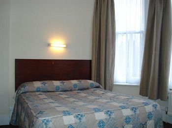Bed & Breakfast Queens 2*