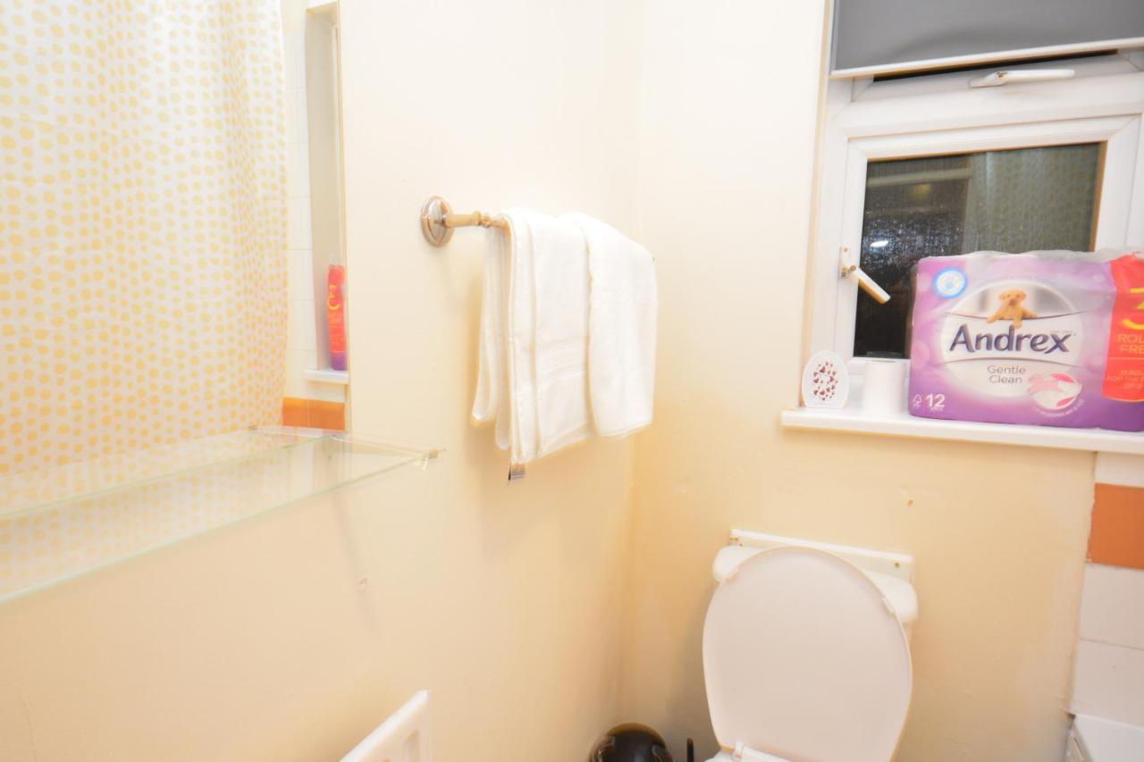 Beautiful Two Bedroom Near O2 Arena