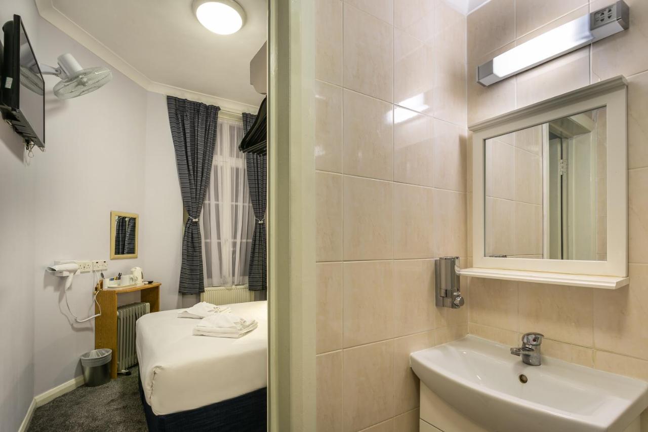 Hotel Victoria Station London
