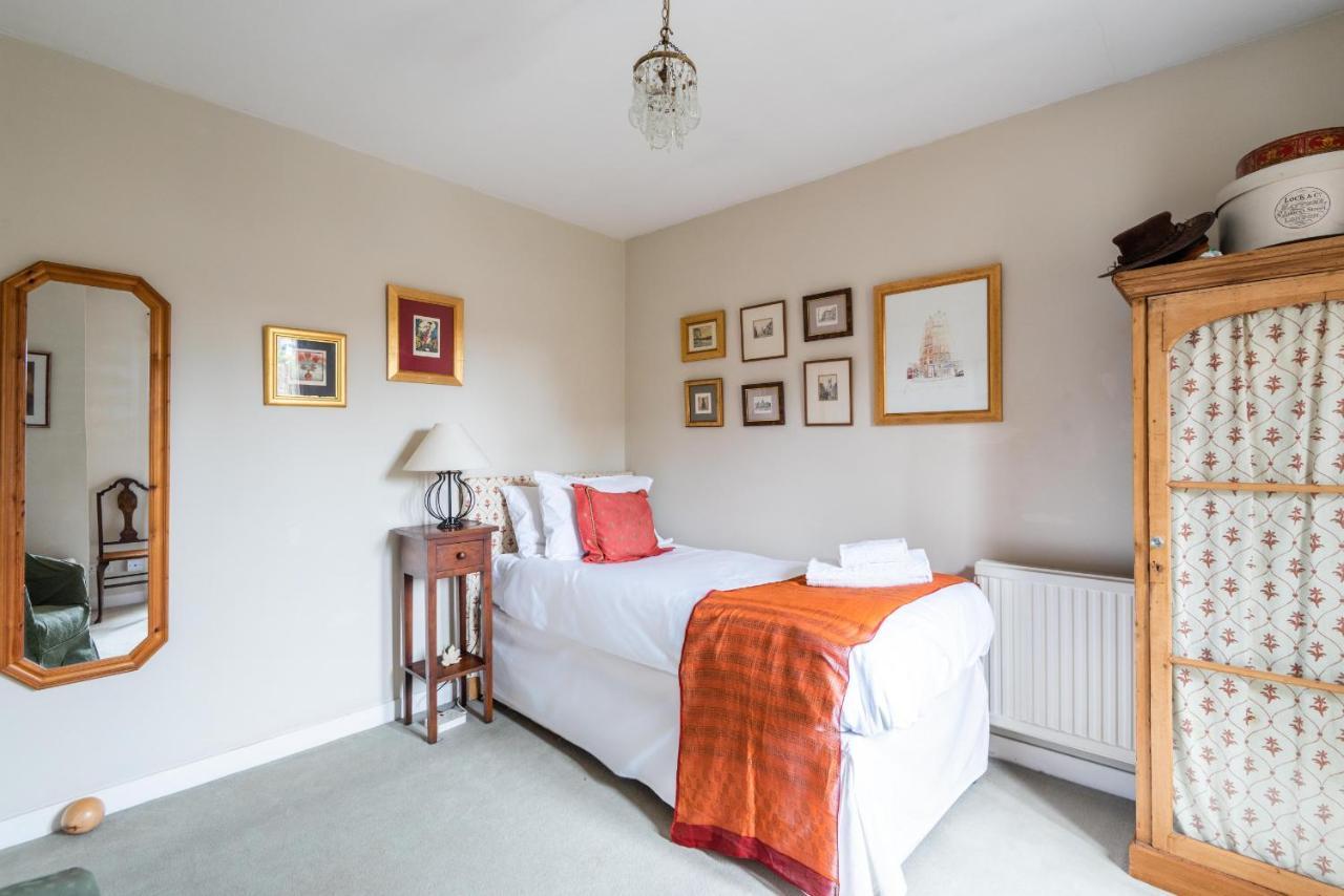 Charming Chiswick Near Ravenscourt Park Vakantiehuis Londen
