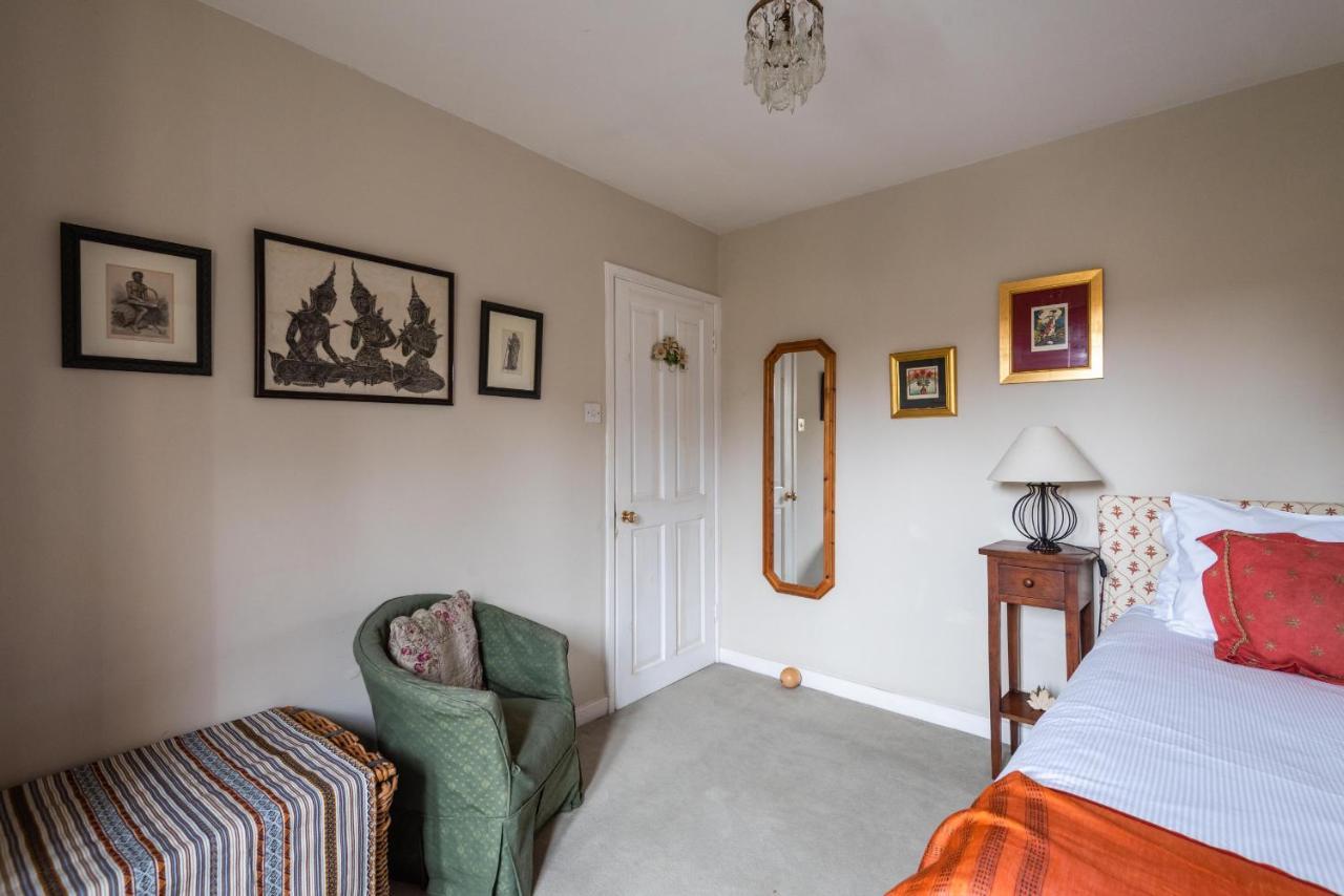 Charming Chiswick Near Ravenscourt Park * Londen