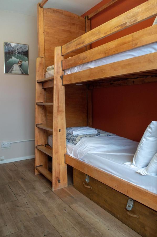 Hostel Palmers Hillspring At Willesden *
