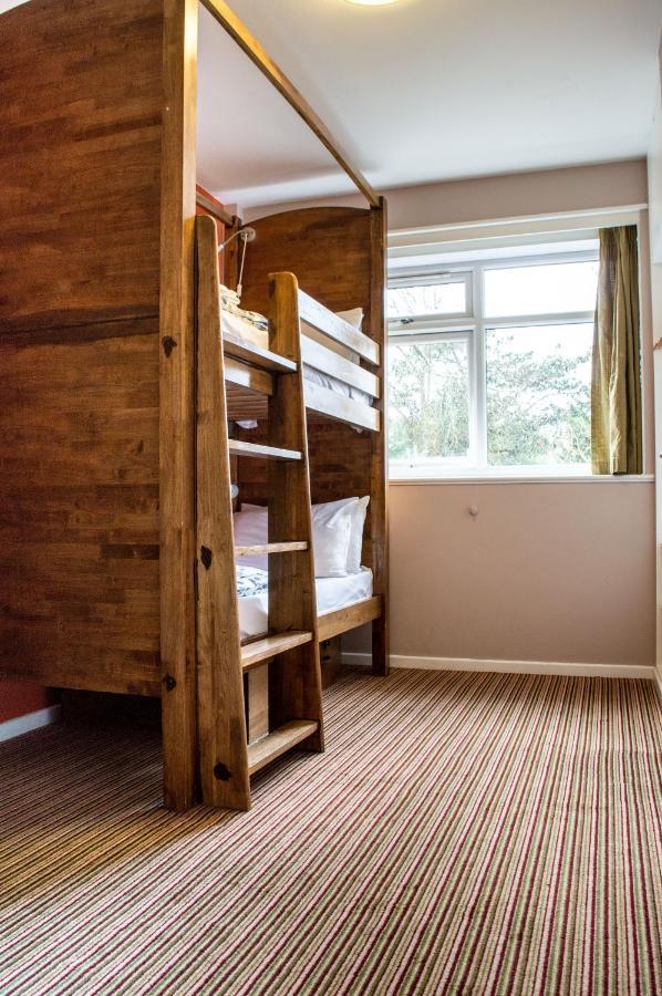 Hostel Palmers Hillspring At Willesden